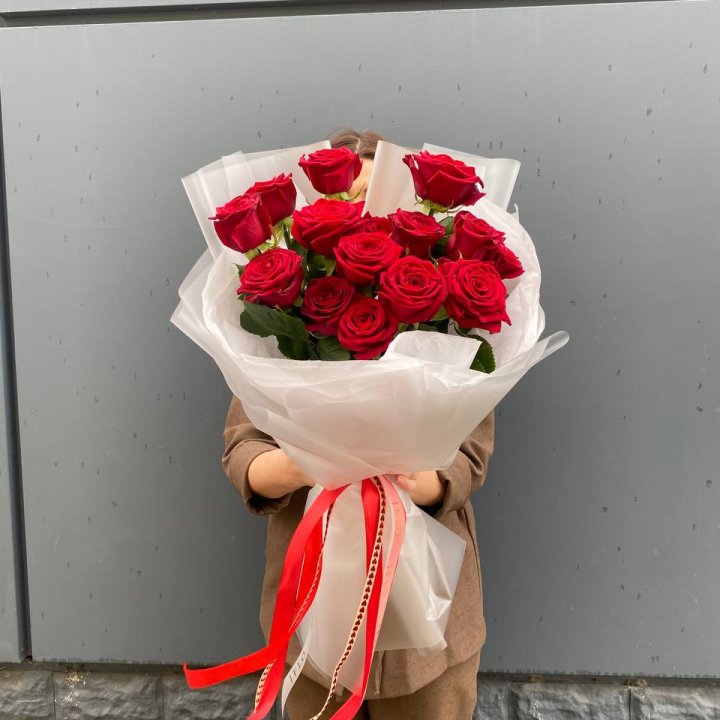 15 высоких роз  в Саратове