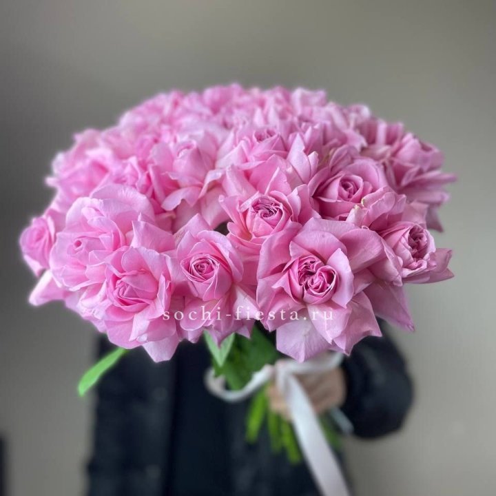 25 розовых французских роз в Саратове