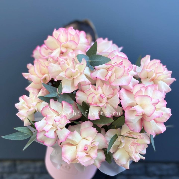 15 Французских роз Джумилия в боксе в Саратове