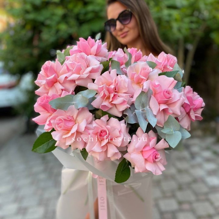 17 Розовых  французских роз в Саратове