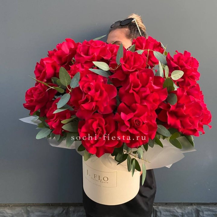 25 Французских красных роз в коробке в Саратове