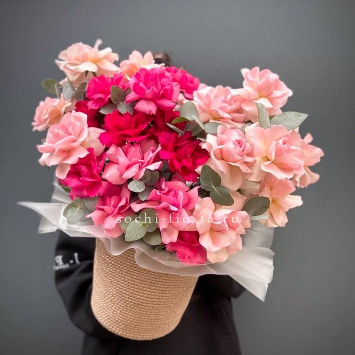 23 Французские розы Микс в боксе в Саратове