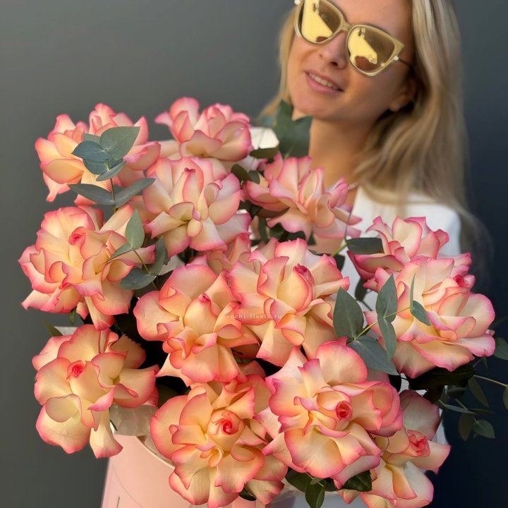 15 французских  роз Джумилия в боксе в Саратове