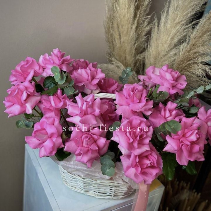 25 роз в цветочной корзине Пинк в Саратове