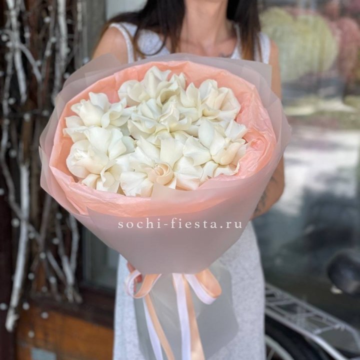 7 Белых французских роз в Саратове