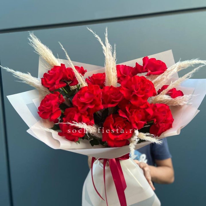 15 Красных французских розы в Саратове