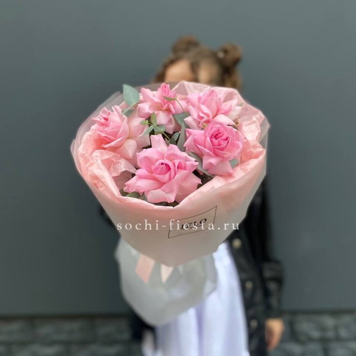 5 французских розовых роз  в Саратове