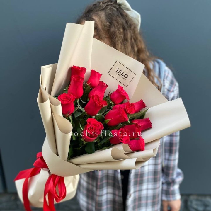 15 красных роз в Саратове