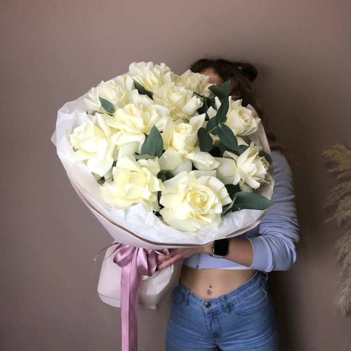 11 Белых французских роз "Вайт найс" в Саратове