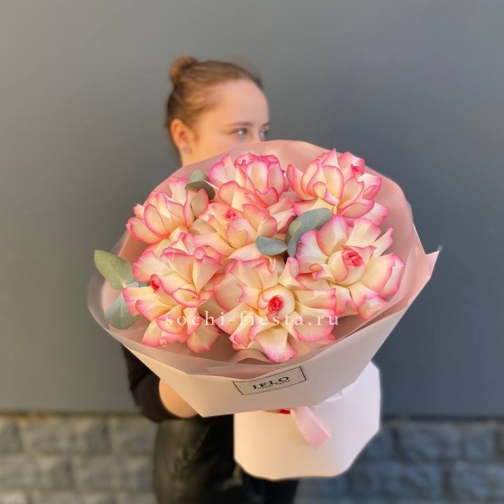 7 французских роз Джумилия в Саратове