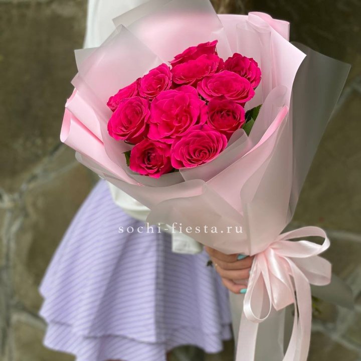 Букет алых роз в Саратове