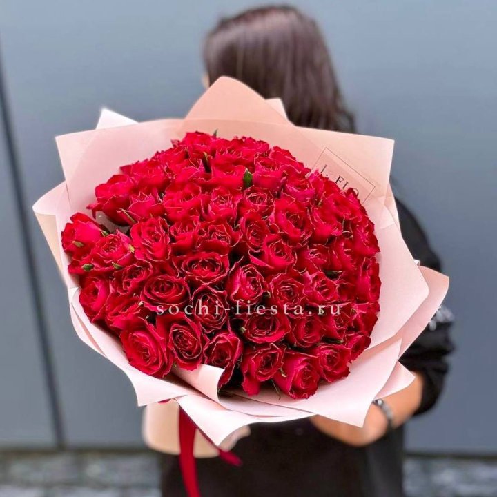 55 кенийских роз в Саратове