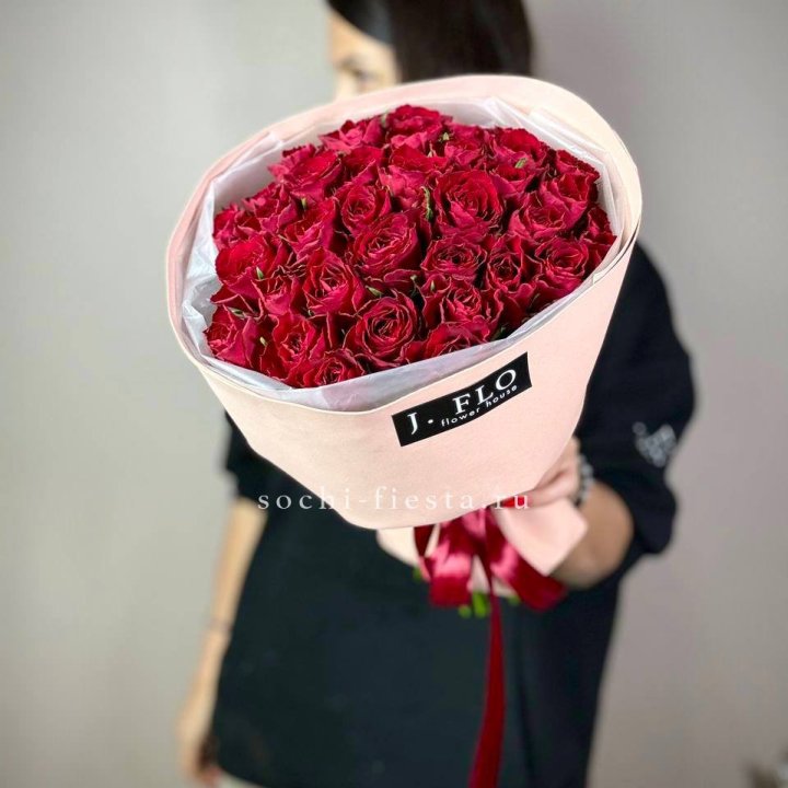 35 кенийских роз в Саратове