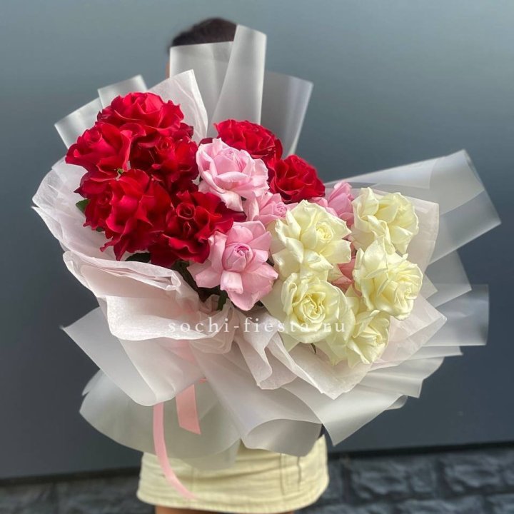 Микс из 17 роз в Саратове