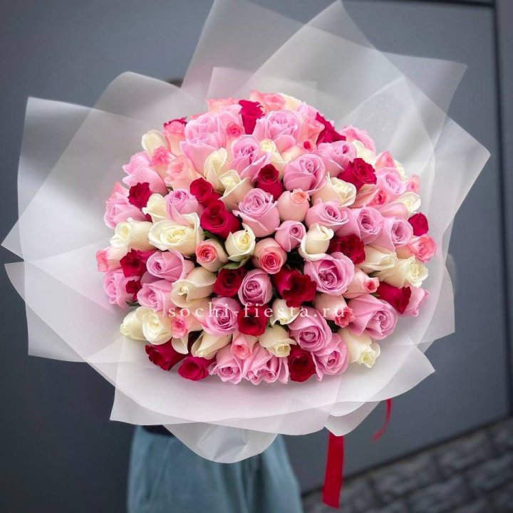 101 разноцветная роза "Карусель" в Саратове