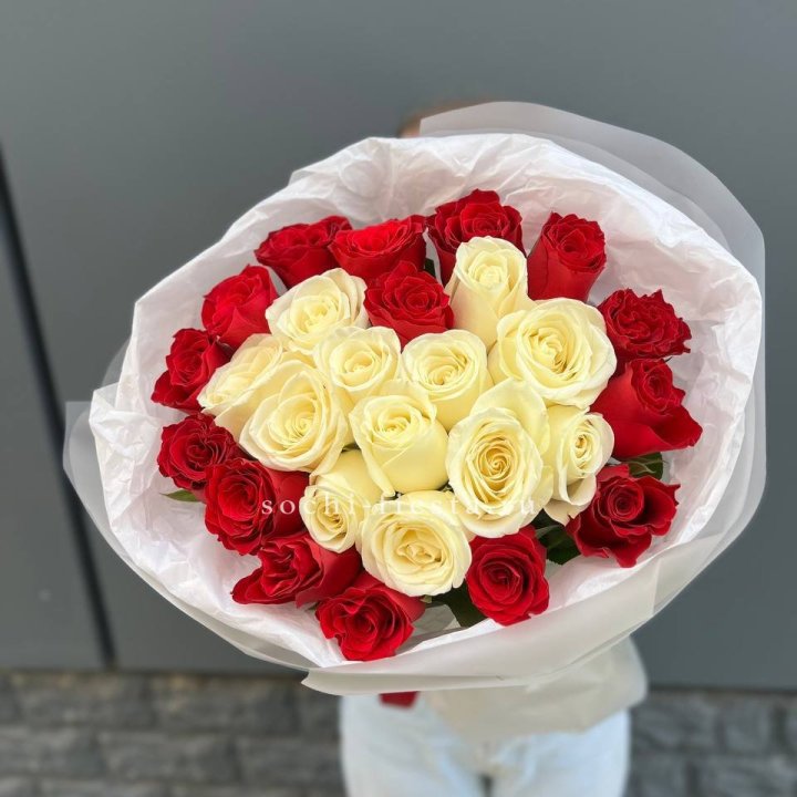 27 роз микс в Саратове