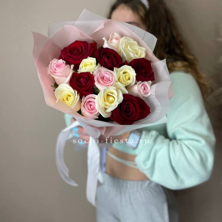 15 роз "Карусель" в Саратове