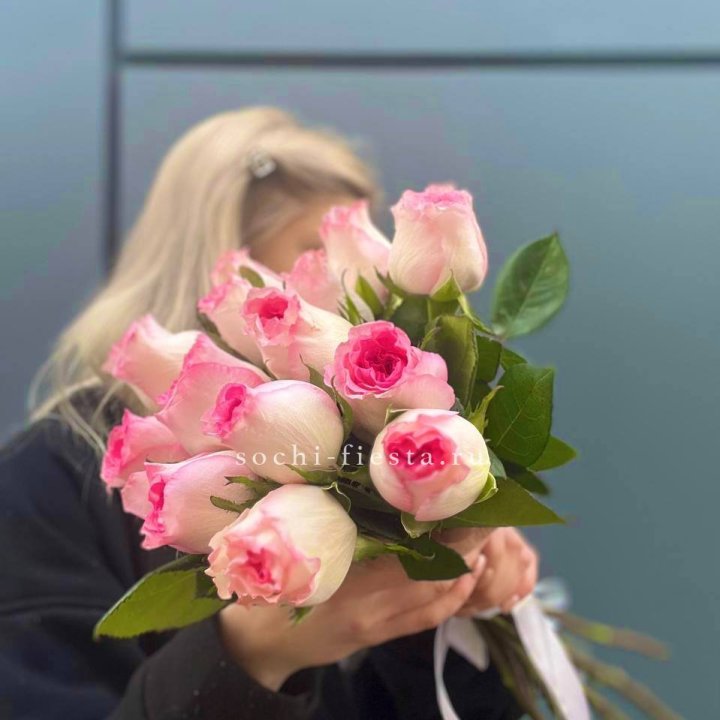 15 роз Мандала в Саратове