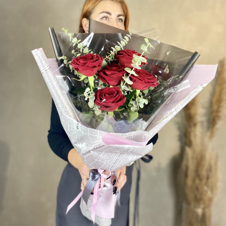 5 красных роз в Саратове