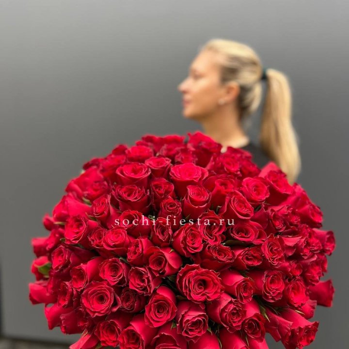 Охапка из 101 красной розы в Саратове