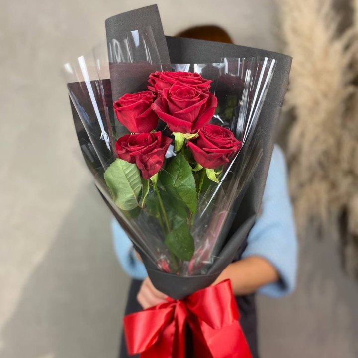 5 роз ред наоми в Саратове
