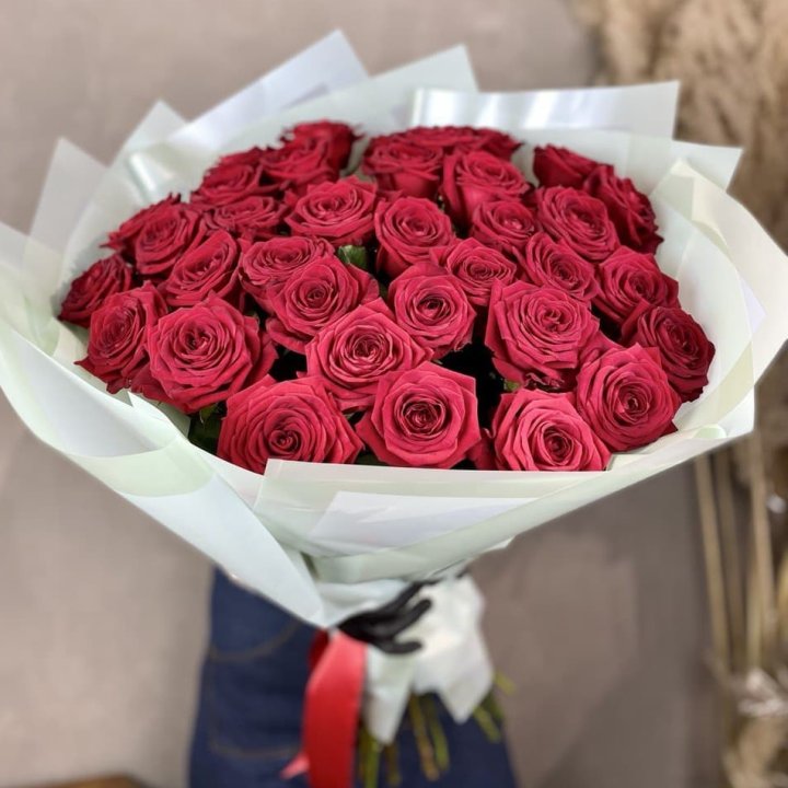 37 красных роз в Саратове