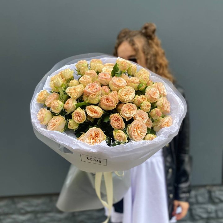 15 пионовидных роз в Саратове