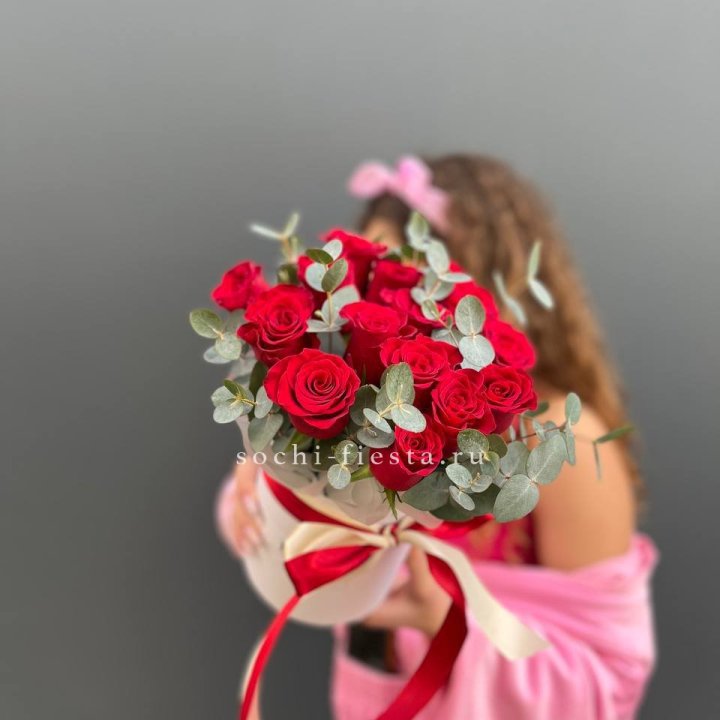 15 Красных роз в боксе №2 в Саратове