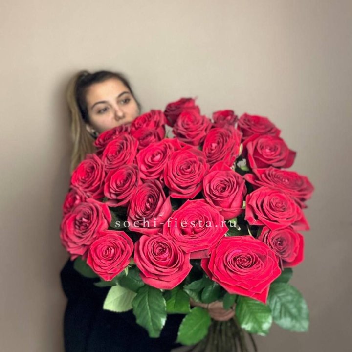 25 высоких роз в Саратове