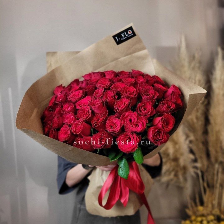 63 красных роз вайт в Саратове