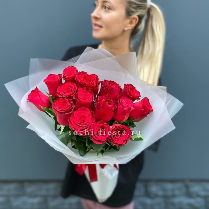 Букет из 15 красных роз  в Саратове