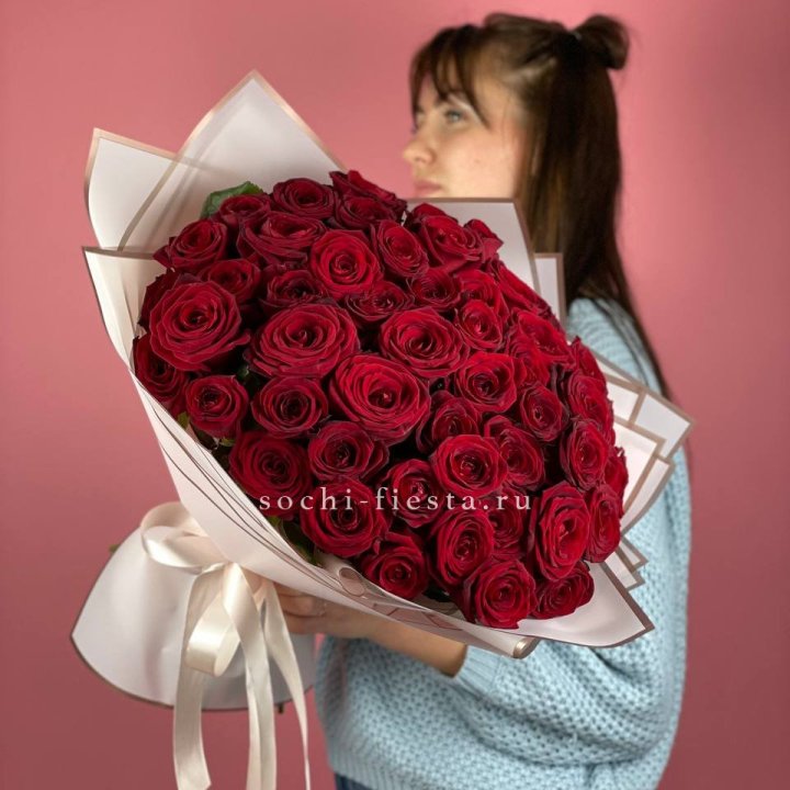 51 красная роза "Лавели" в Саратове