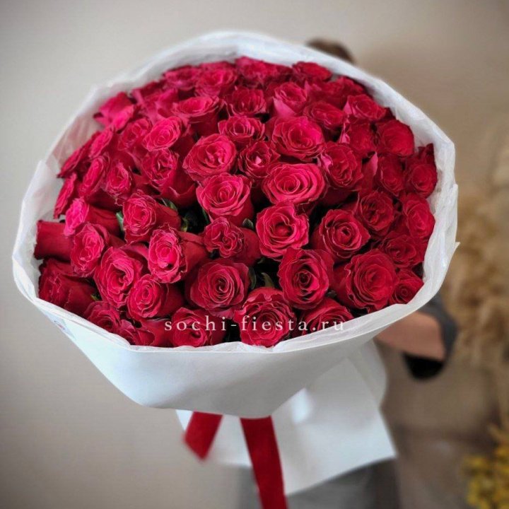 65 красных роз вайт в Саратове