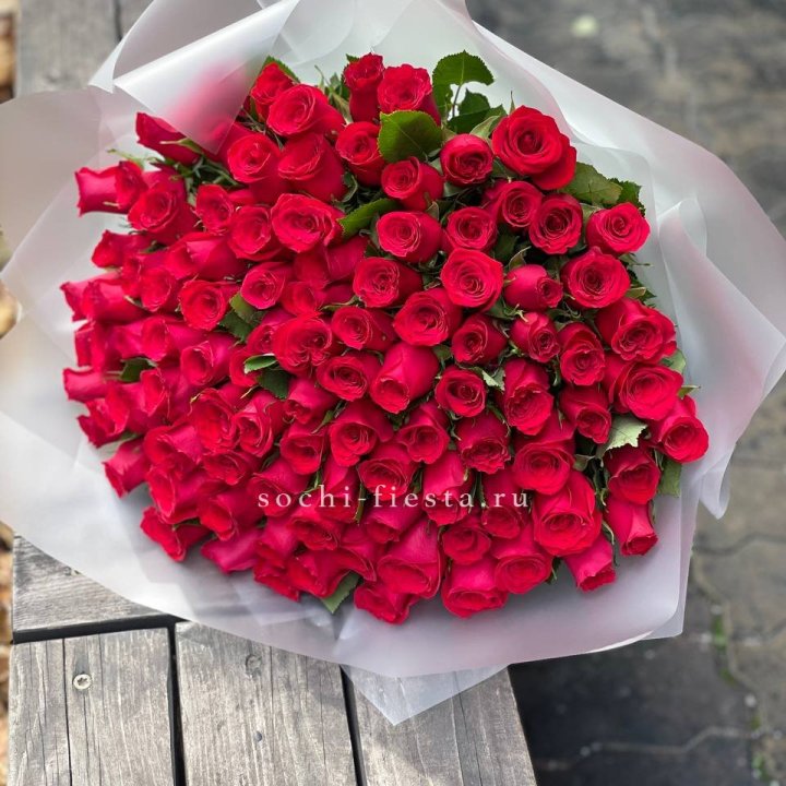 101 красная роза Лолита в Саратове
