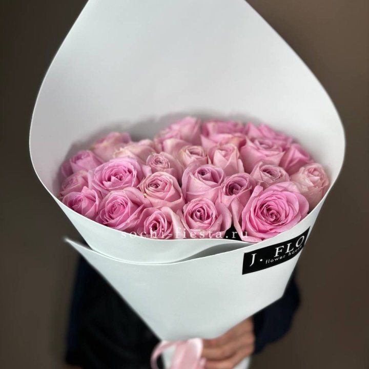 25 розовых роз в Саратове