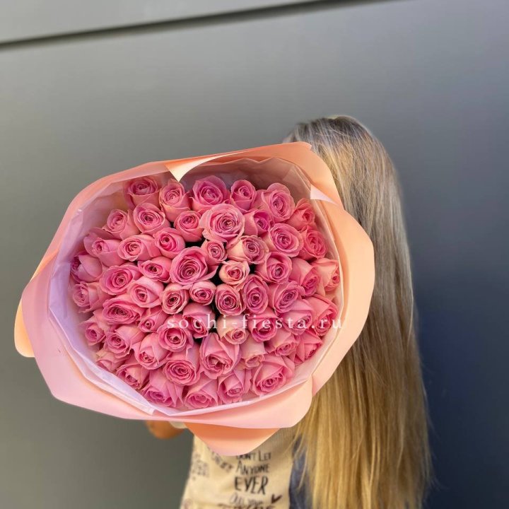 55 розовых роз в Саратове