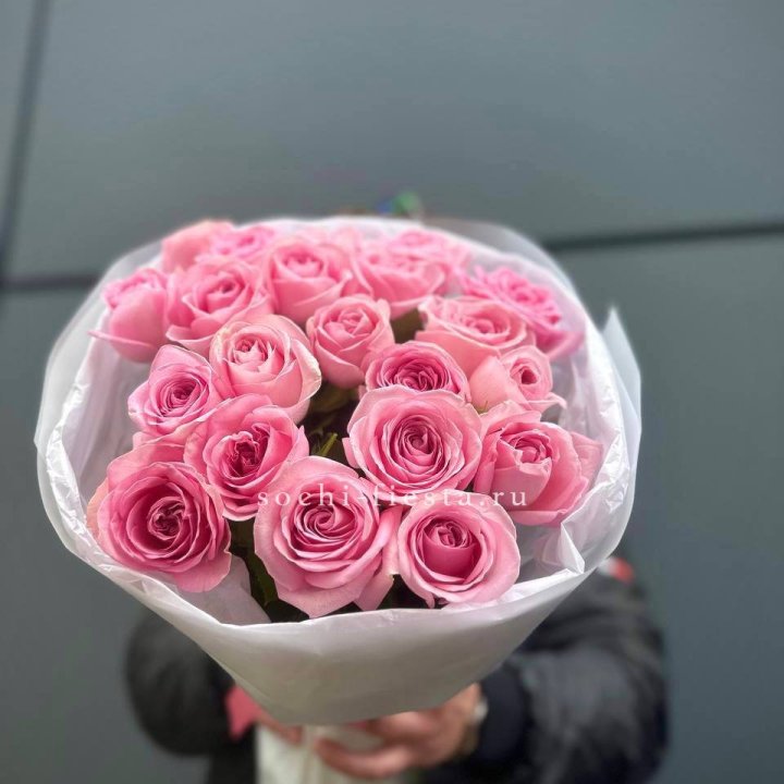21 Розовая роза в белом в Саратове