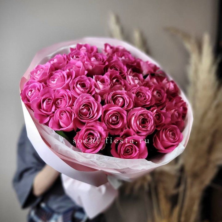 35 розовых роз  в Саратове
