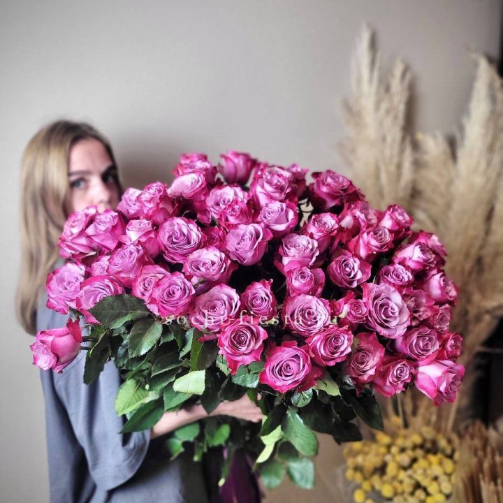 Охапка высоких роз Деп перпел в Саратове