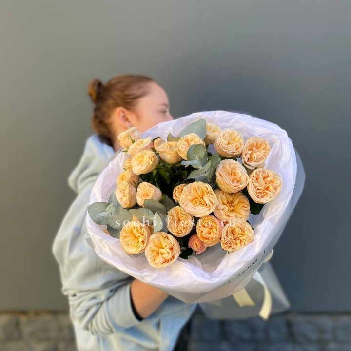 7 пионовидных роз в Саратове