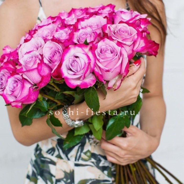 Букет высоких роз Ди перпел в Саратове