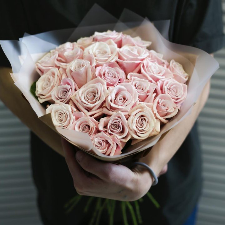 27 кремовых роз в Саратове