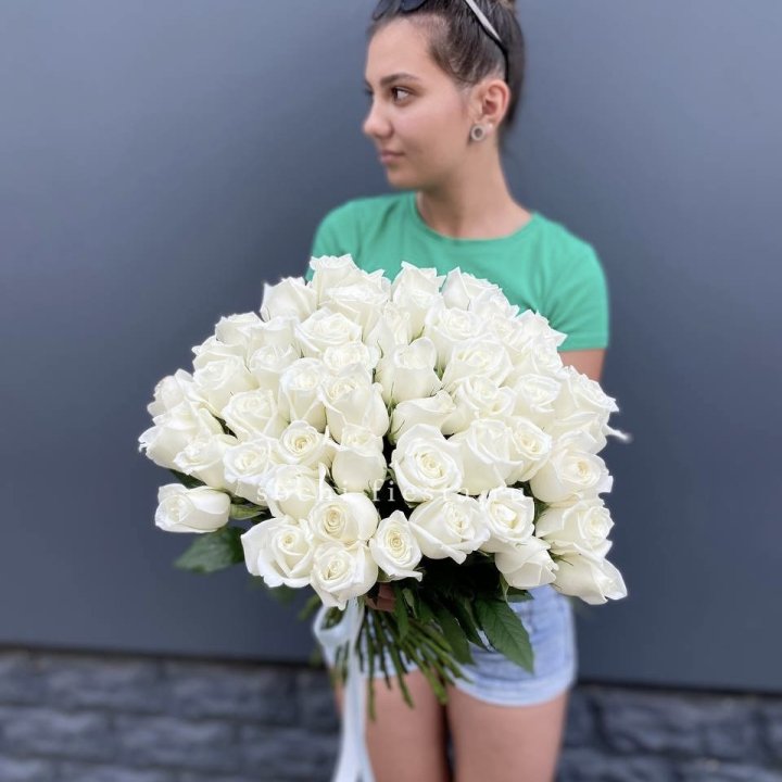 51 белая роза в Саратове