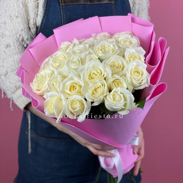 25 белых роз в Саратове