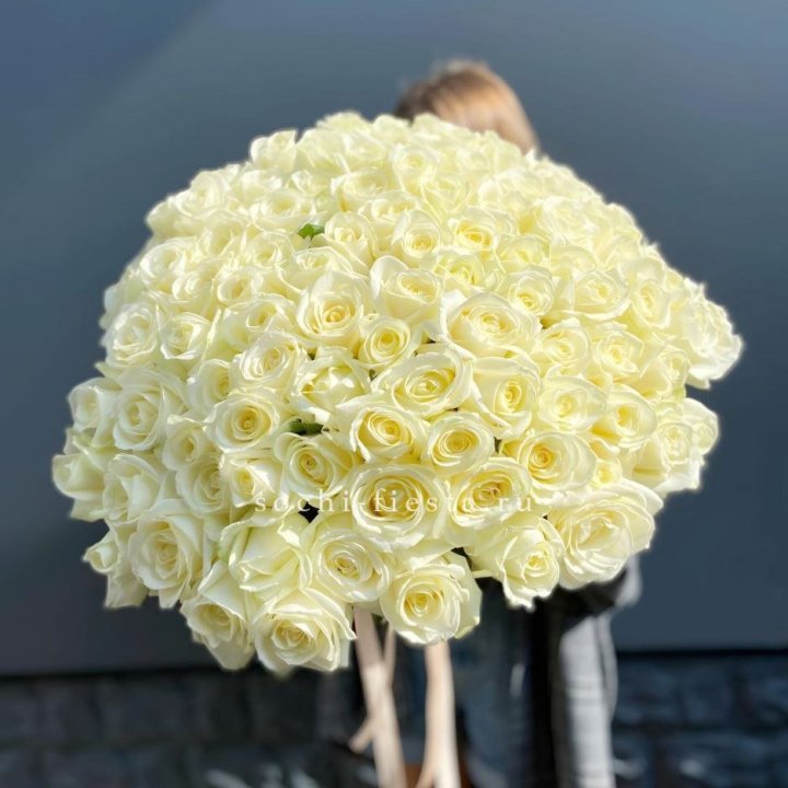 Букет  из 101 белой розы  в Саратове