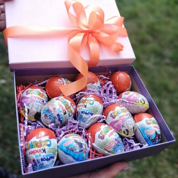 Коробка с киндерами в Саратове