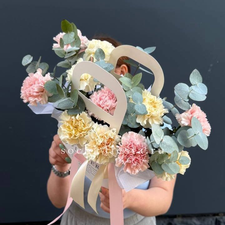 Сумочка из диантусов в Саратове