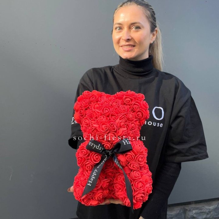 Медведь из роз красный в Саратове