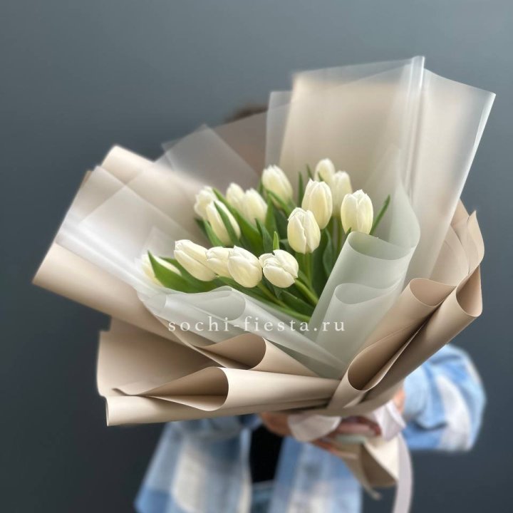 Букет из 15 белых тюльпанов в Саратове