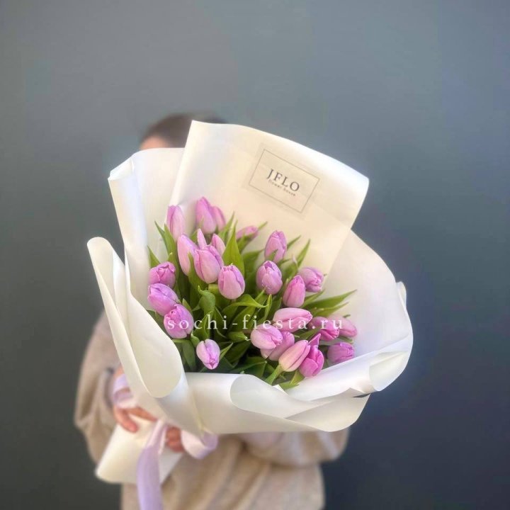 25 сиреневых тюльпанов в Саратове